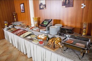 Buffet breakfast for a fee on weekends - Comendador (Carranque)