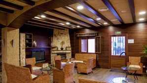 Lobby sitting area - Comendador (Carranque)