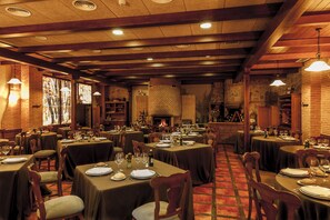Lunch and dinner served, Mediterranean cuisine