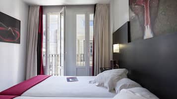 Habitación doble, 3 camas individuales, vista a la ciudad (with extra bed) | Ropa de cama de alta calidad y caja de seguridad en la habitación