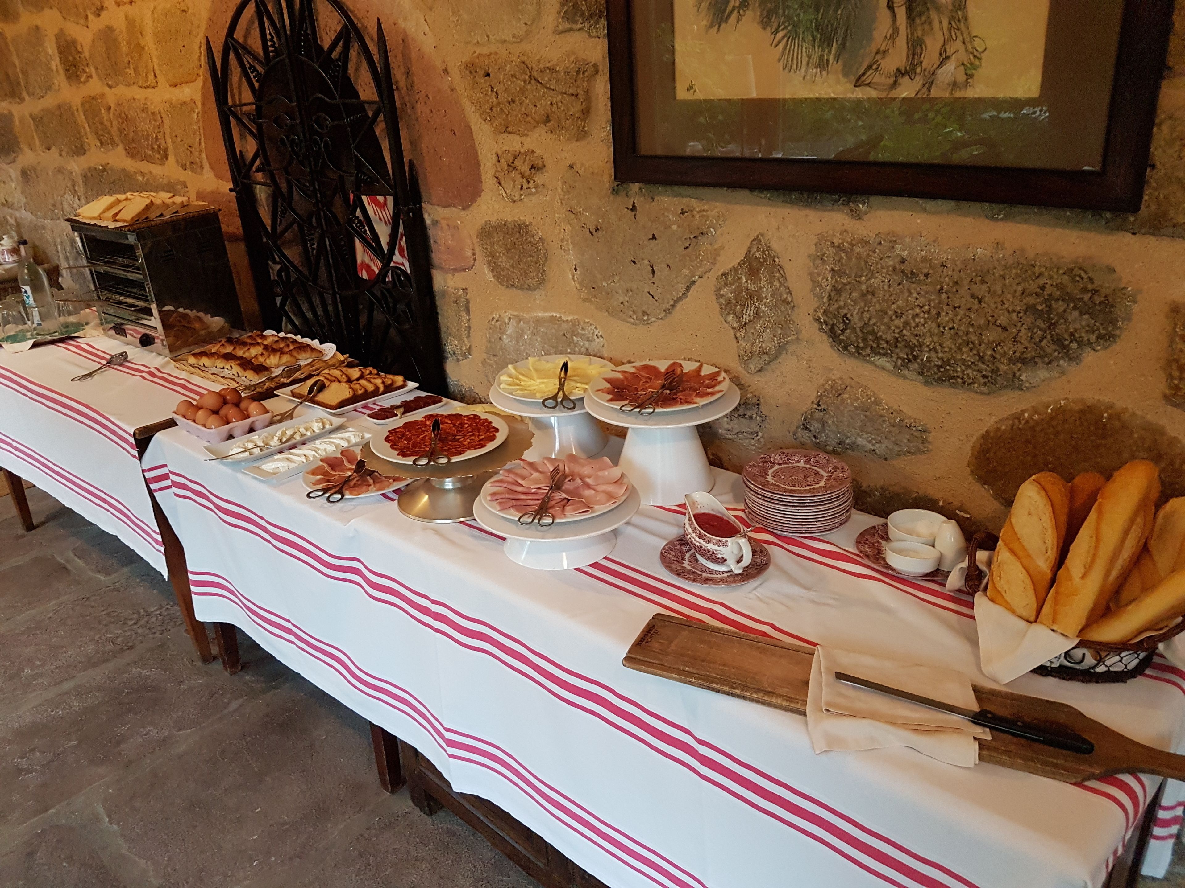 free buffet breakfast