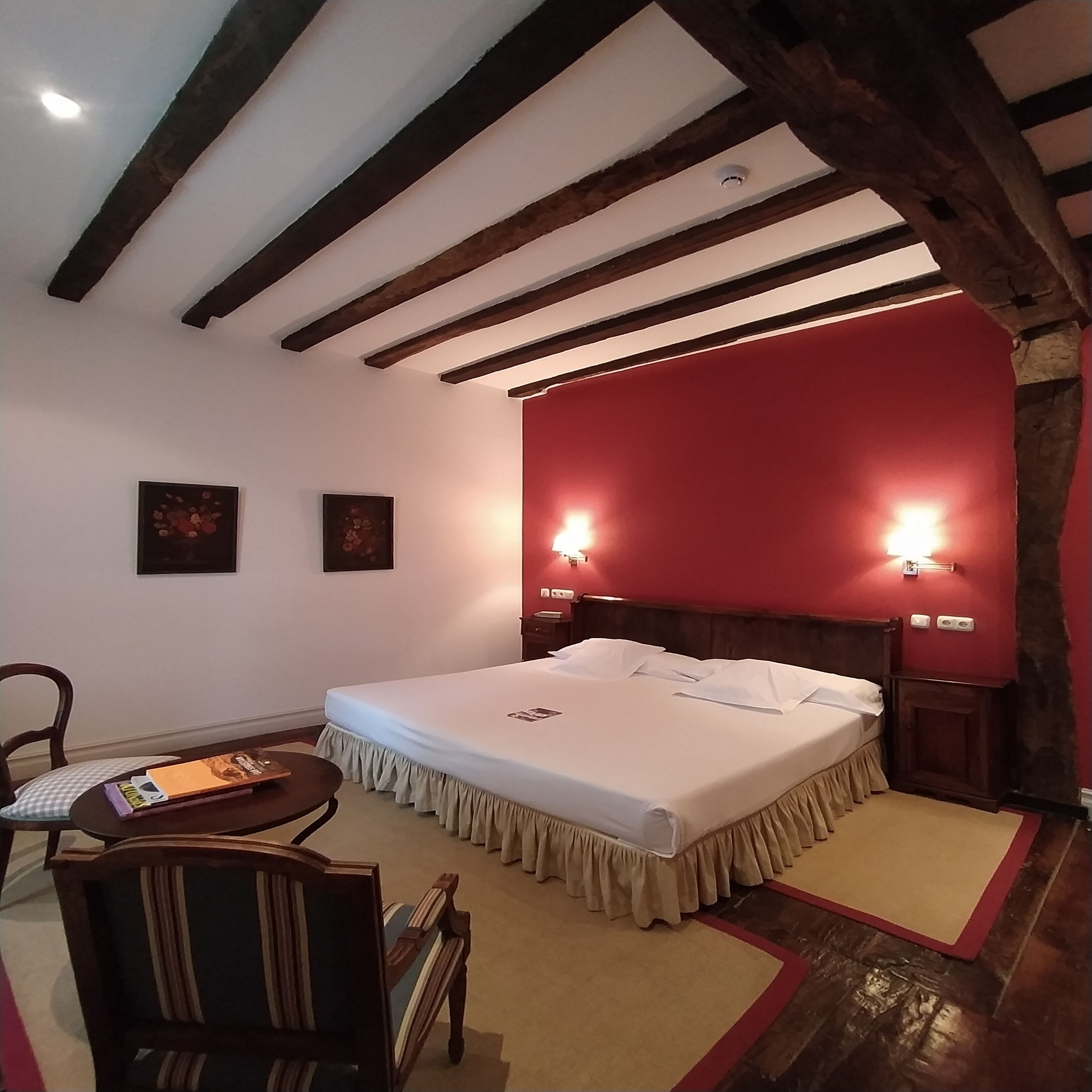 1 habitación, minibar, escritorio y wifi gratis 