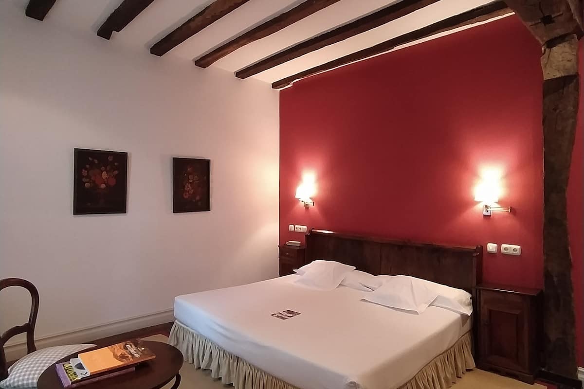 1 bedroom, minibar, desk, free WiFi