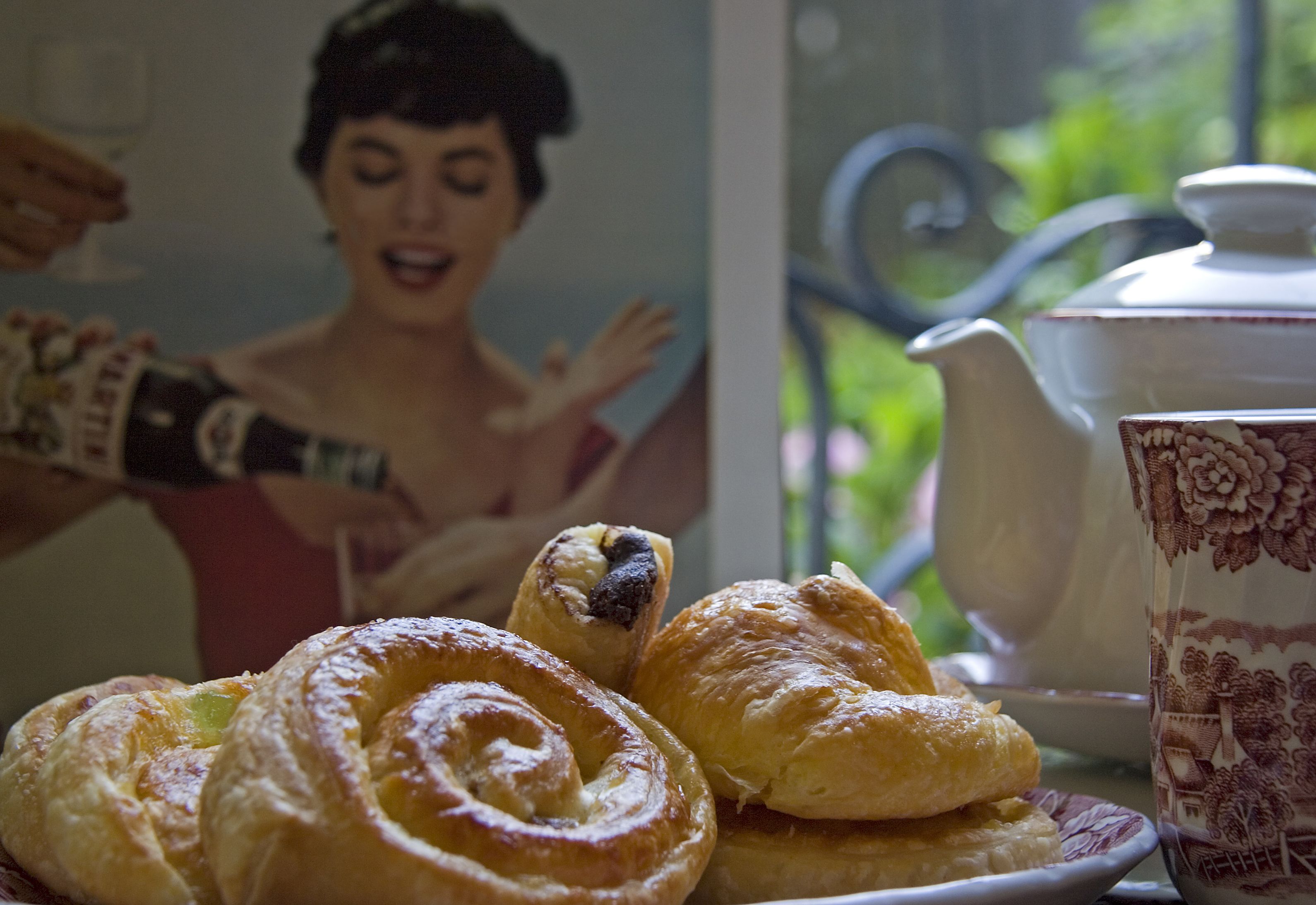 free buffet breakfast