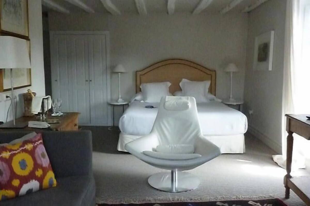 junior suite | 1 bedroom, minibar, desk, free wifi