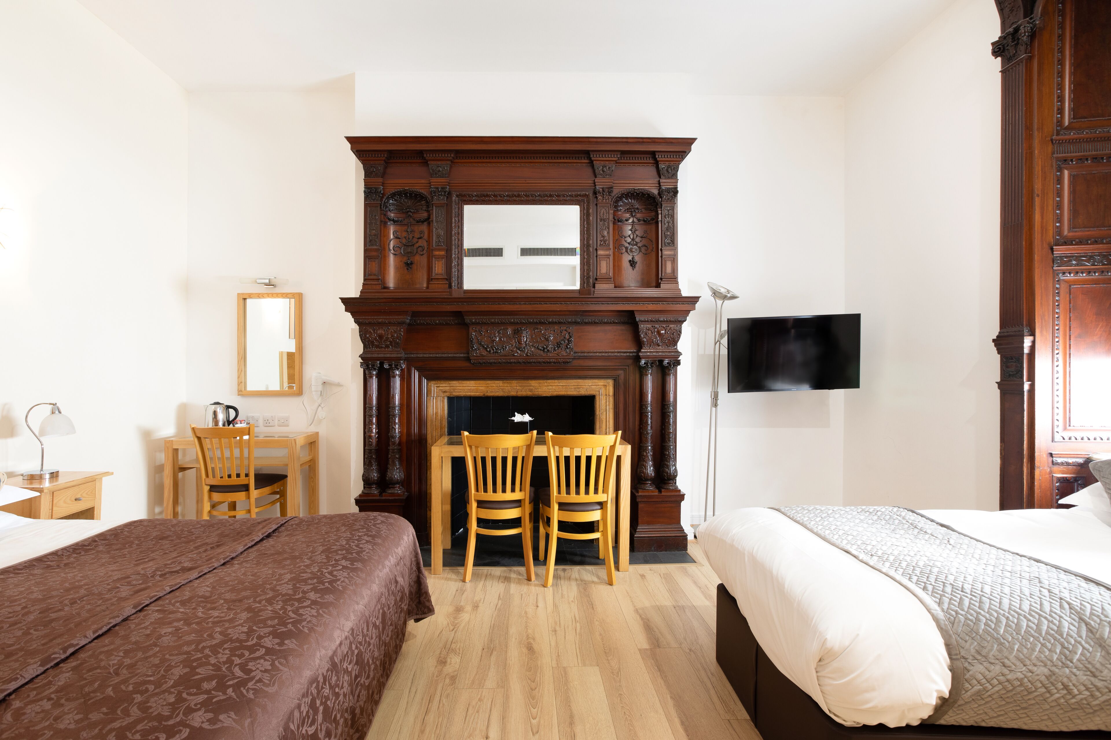 deluxe studio suite | in-room safe, desk, iron/ironing board, free wifi