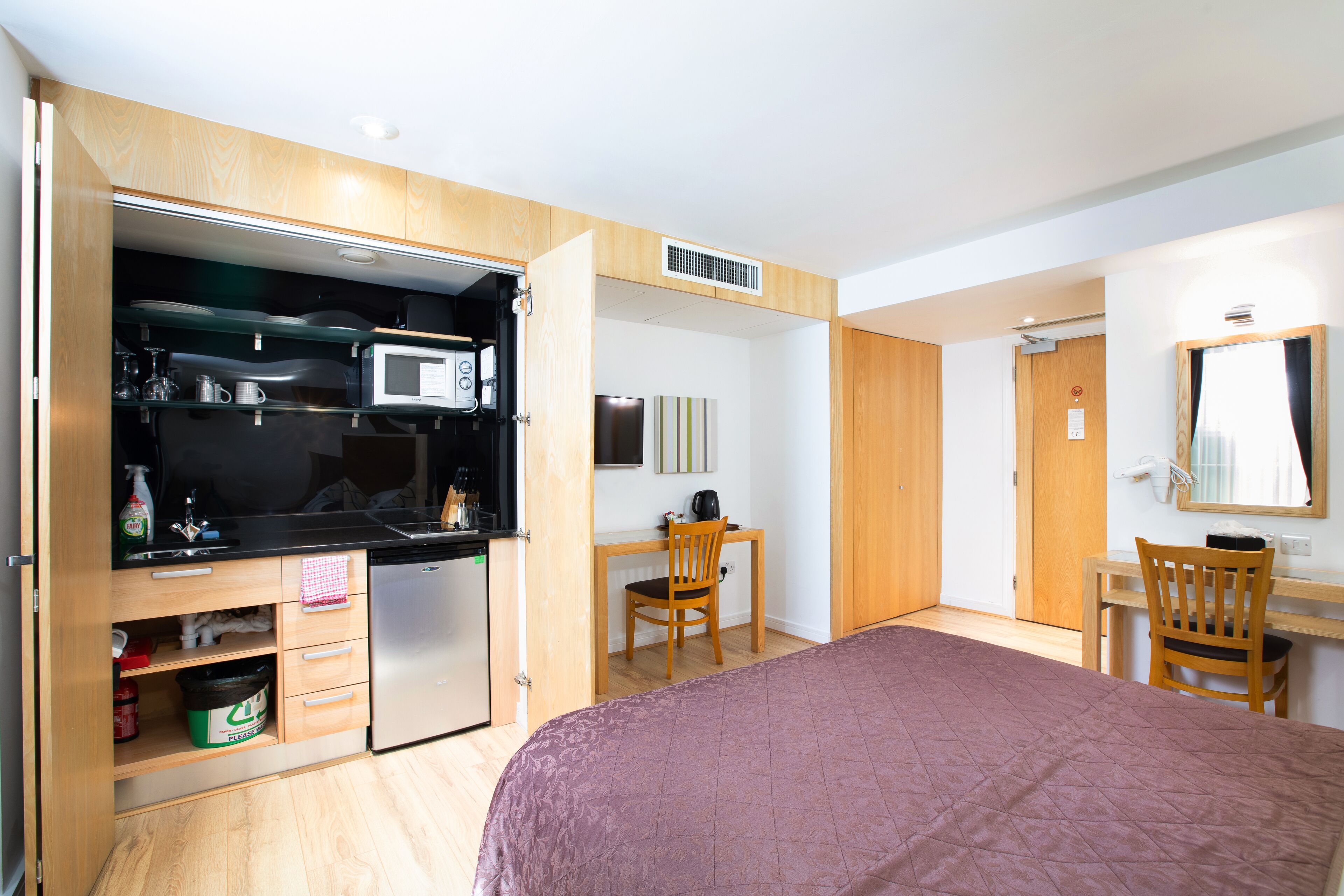 executive studio suite | in-room safe, desk, iron/ironing board, free wifi