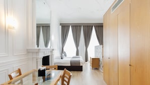 Family Studio Suite | In-room safe, desk, iron/ironing board (on request), free WiFi - Cleveland Hotel (London)