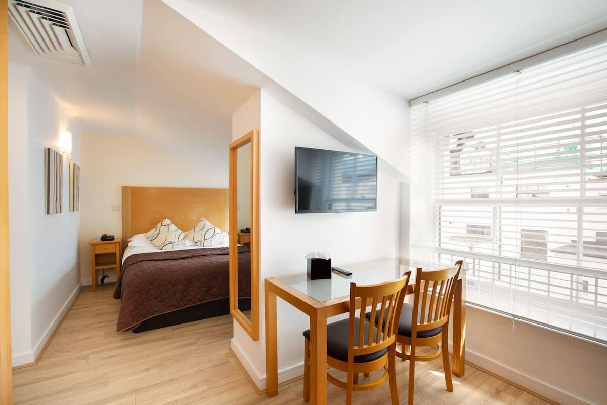 Deluxe Studio Suite