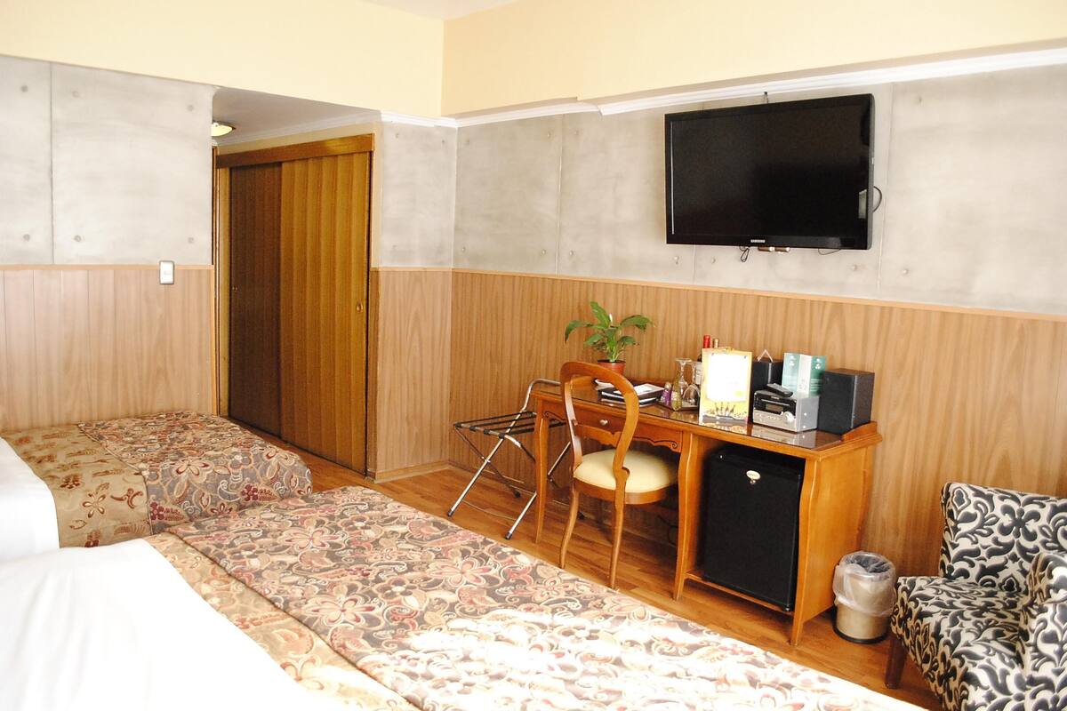 Peralatan tempat tidur premium, katil Tempur-Pedic, bar mini 