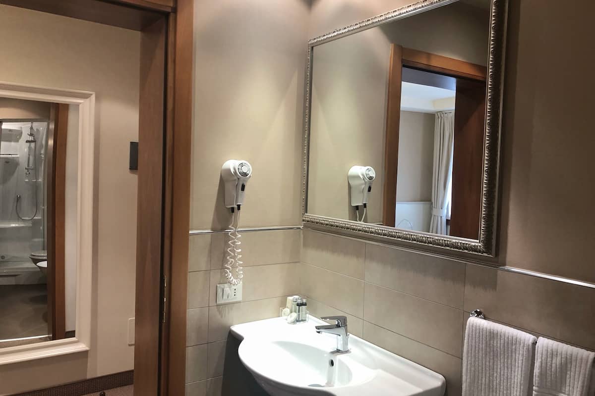 comfort single room | bathroom | separate bathtub and shower, free toiletries, hair dryer, bathrobes