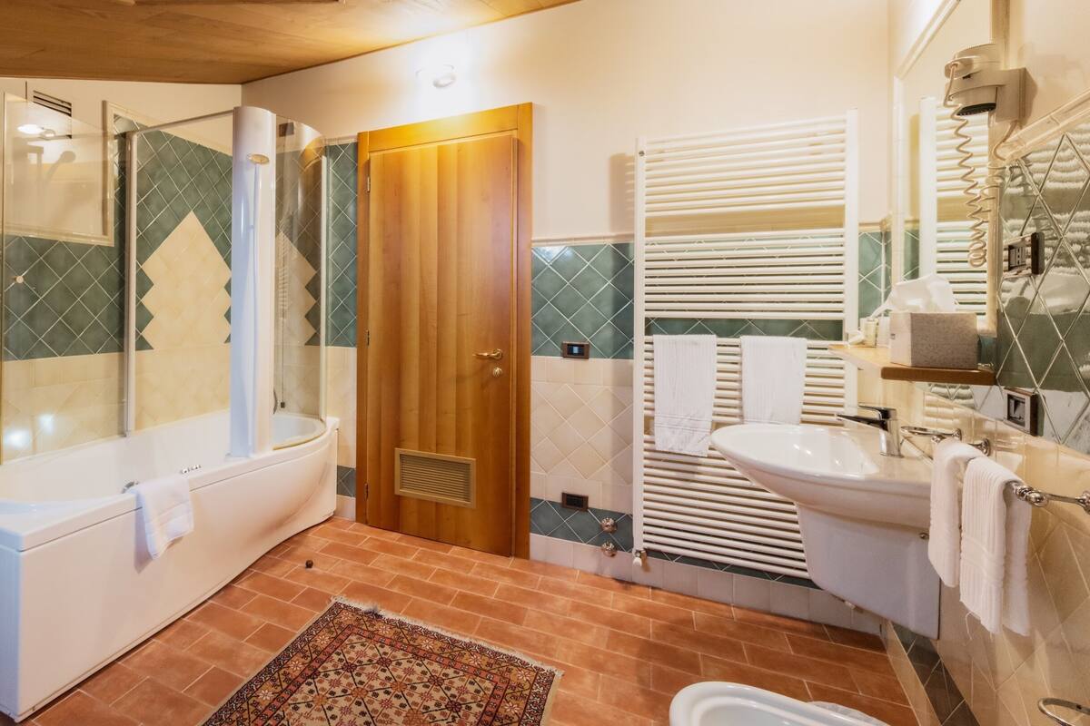 deluxe room | bathroom | separate bathtub and shower, free toiletries, hair dryer, bathrobes