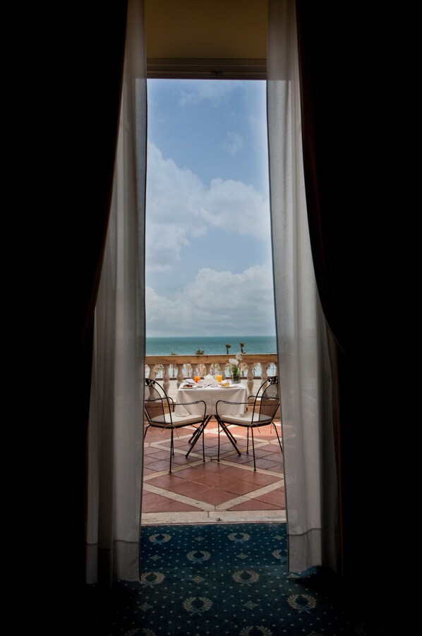 Minibar, in-room safe, desk, soundproofing