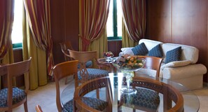 Superior Suite | Down comforters, minibar, in-room safe, desk - AS Hotel Monza (Monza)