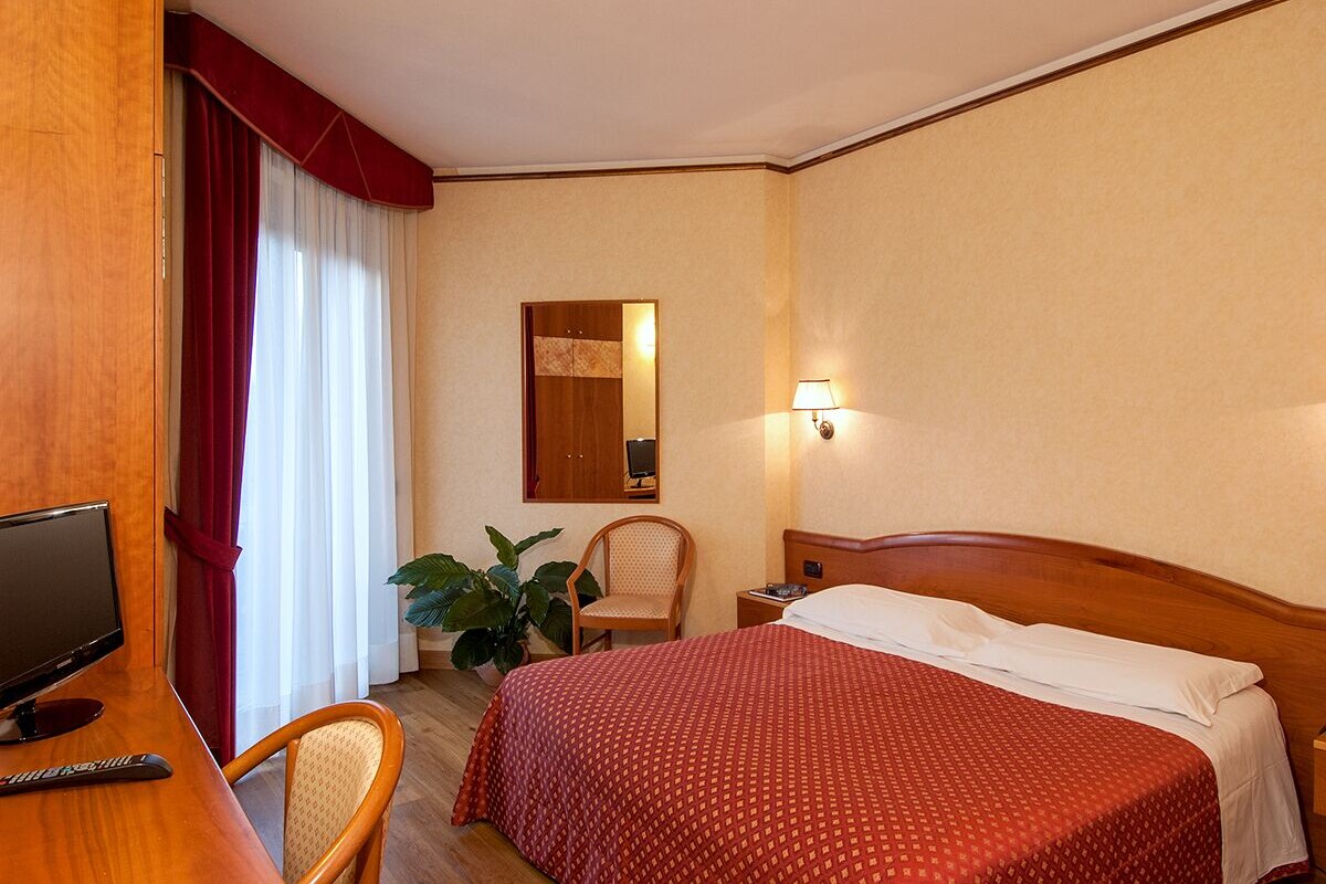 Standard Double Room, City View | Desk, soundproofing, iron/ironing board, free WiFi