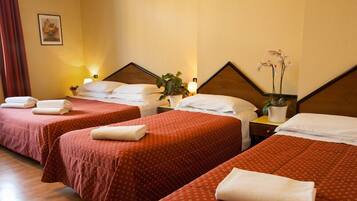 Phòng 3 dành cho gia đình | Bàn, phòng cách âm, bàn ủi/dụng cụ ủi quần áo