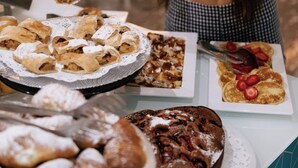 A buffet table with various pastries and desserts. - Hotel Holiday Sport & Relax (Nago-Torbole)