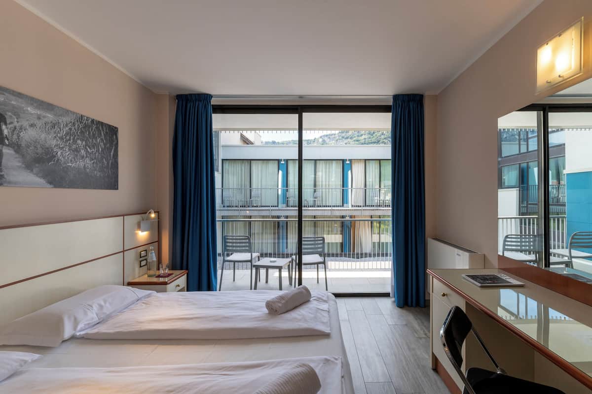 economy room | 1 bedroom, in-room safe, desk, blackout curtains