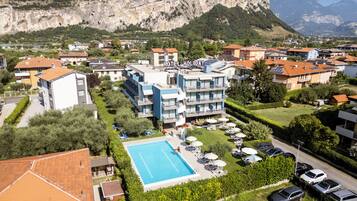 Outdoor pool, pool umbrellas, sun loungers