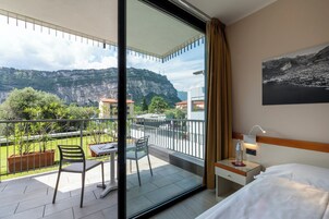 Economy Room, Mountain View | Living area | TV