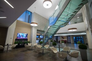Lobby-lounge