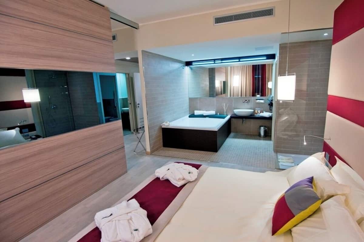 superior suite | 1 bedroom, down duvets, minibar, in-room safe