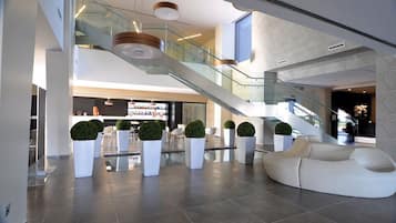 Lobby-Lounge