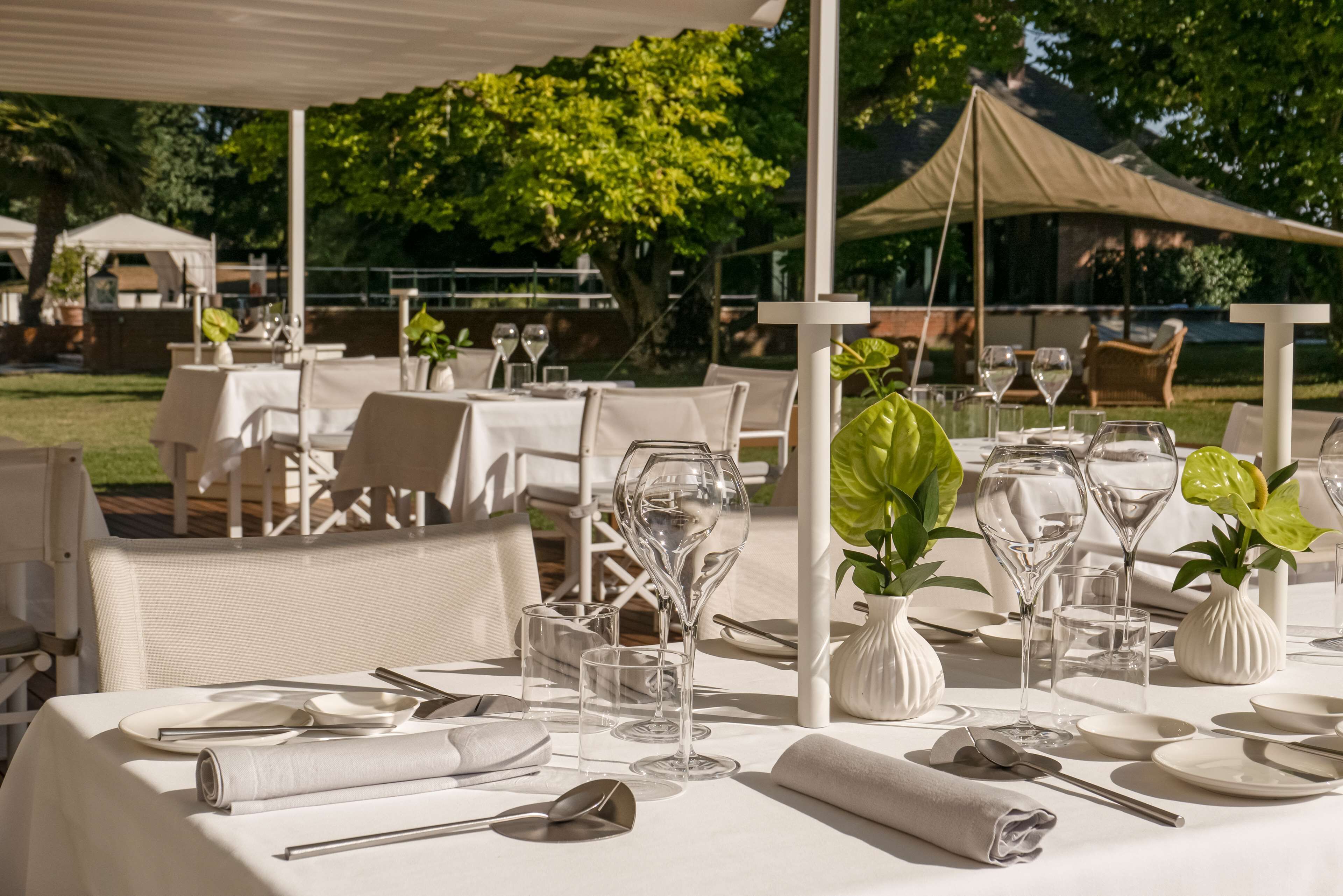 2 restaurants, breakfast, lunch, dinner served; local cuisine