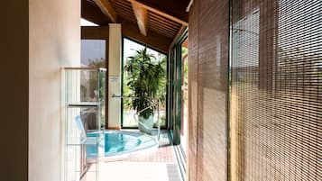 Couples treatment rooms, sauna, hot tub, steam room, Turkish bath