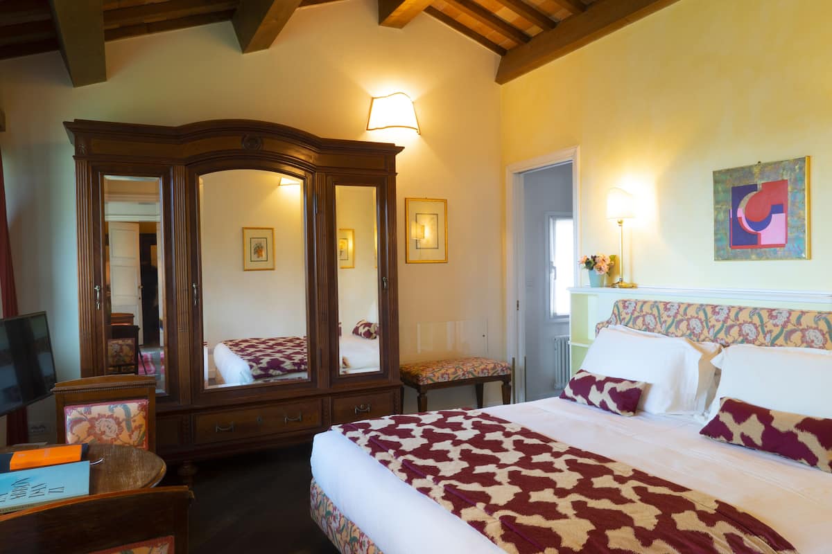 Deluxe Double Room Single Use, Kitchenette | Premium bedding, minibar, in-room safe, individually decorated