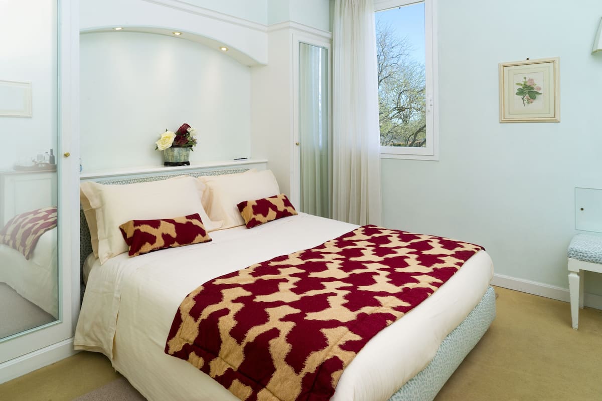 Premium bedding, minibar, in-room safe, individually decorated