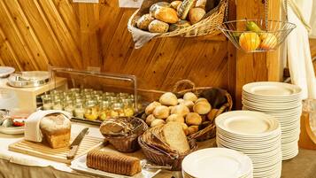 Free daily buffet breakfast