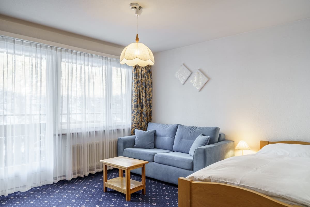 Familienzimmer (2 Erwachsene und 2 Kinder) mit Balkon oder geteilte Erdgeschoss Terrasse | Zimmersafe, Schreibtisch, kostenloses WLAN, Bettwäsche