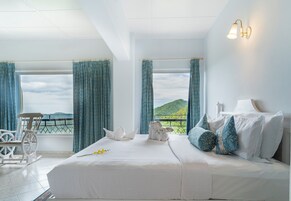 1 bedroom, premium bedding, in-room safe, desk