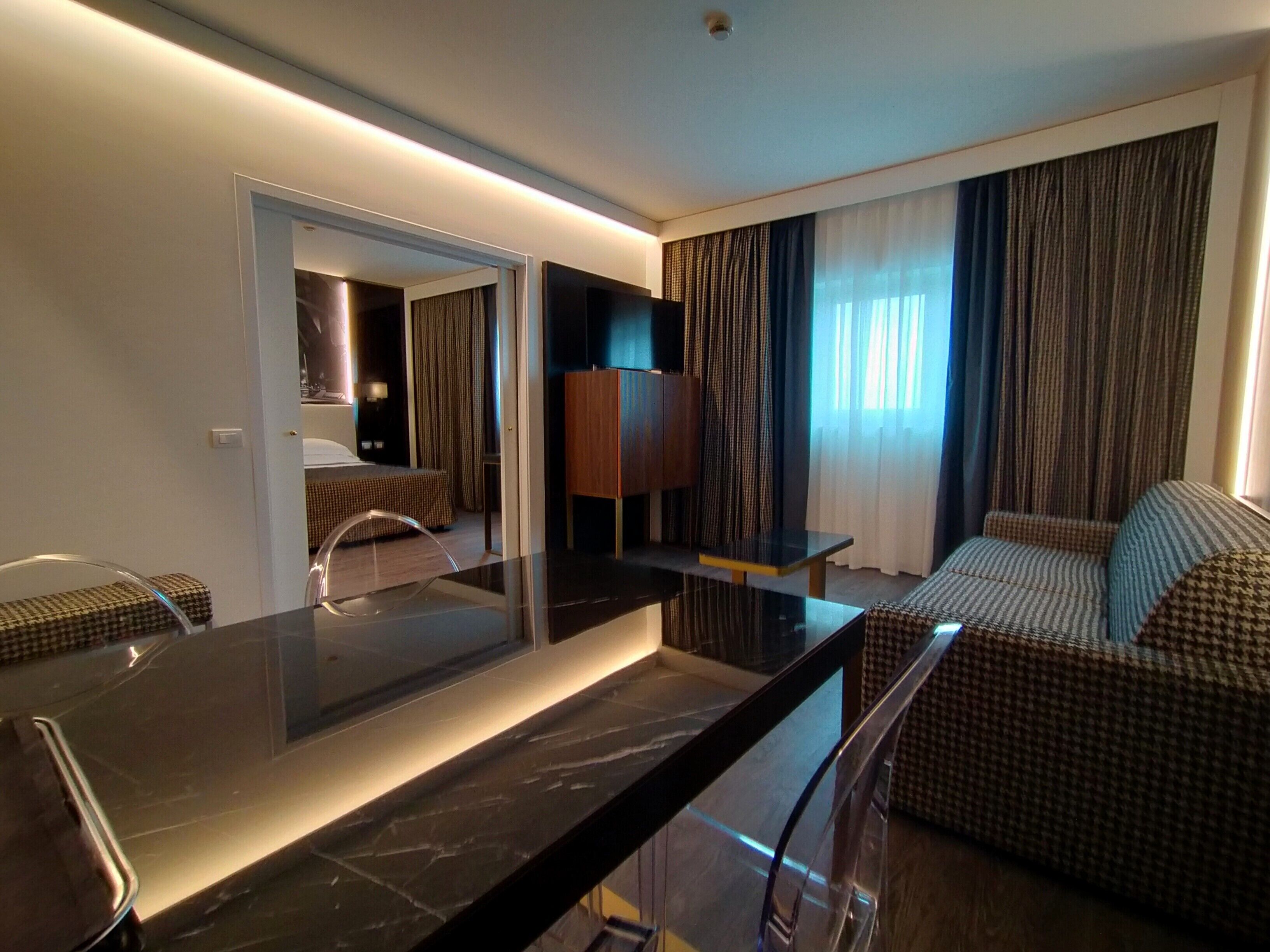 business suite | living area | 30-inch lcd tv with digital channels, tv