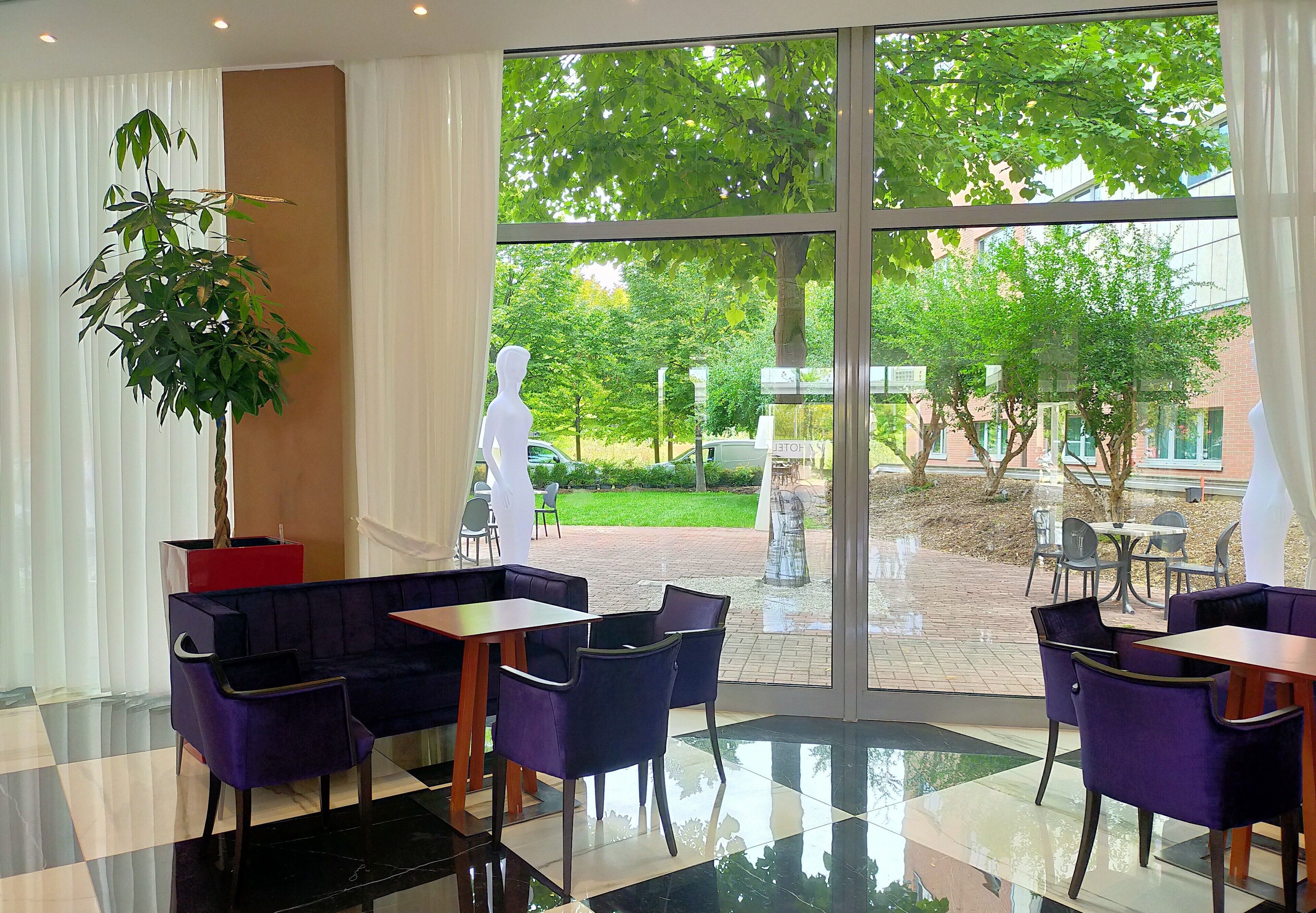 breakfast, lunch and dinner served