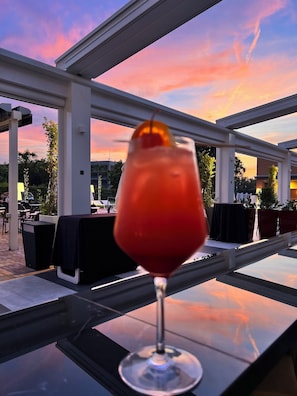Poolside bar - The Sydney Hotel (Bologna)
