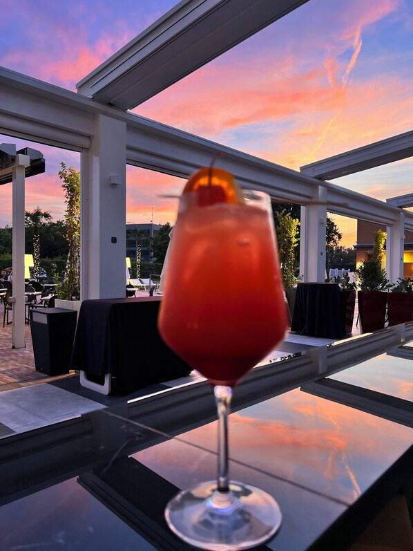 Bar en bord de piscine