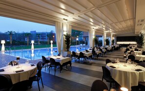 Petit déjeuner, déjeuner et dîner servis sur place