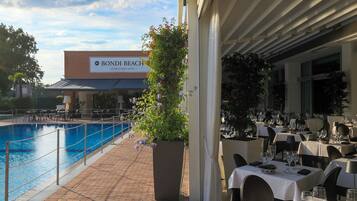 Breakfast, lunch and dinner served