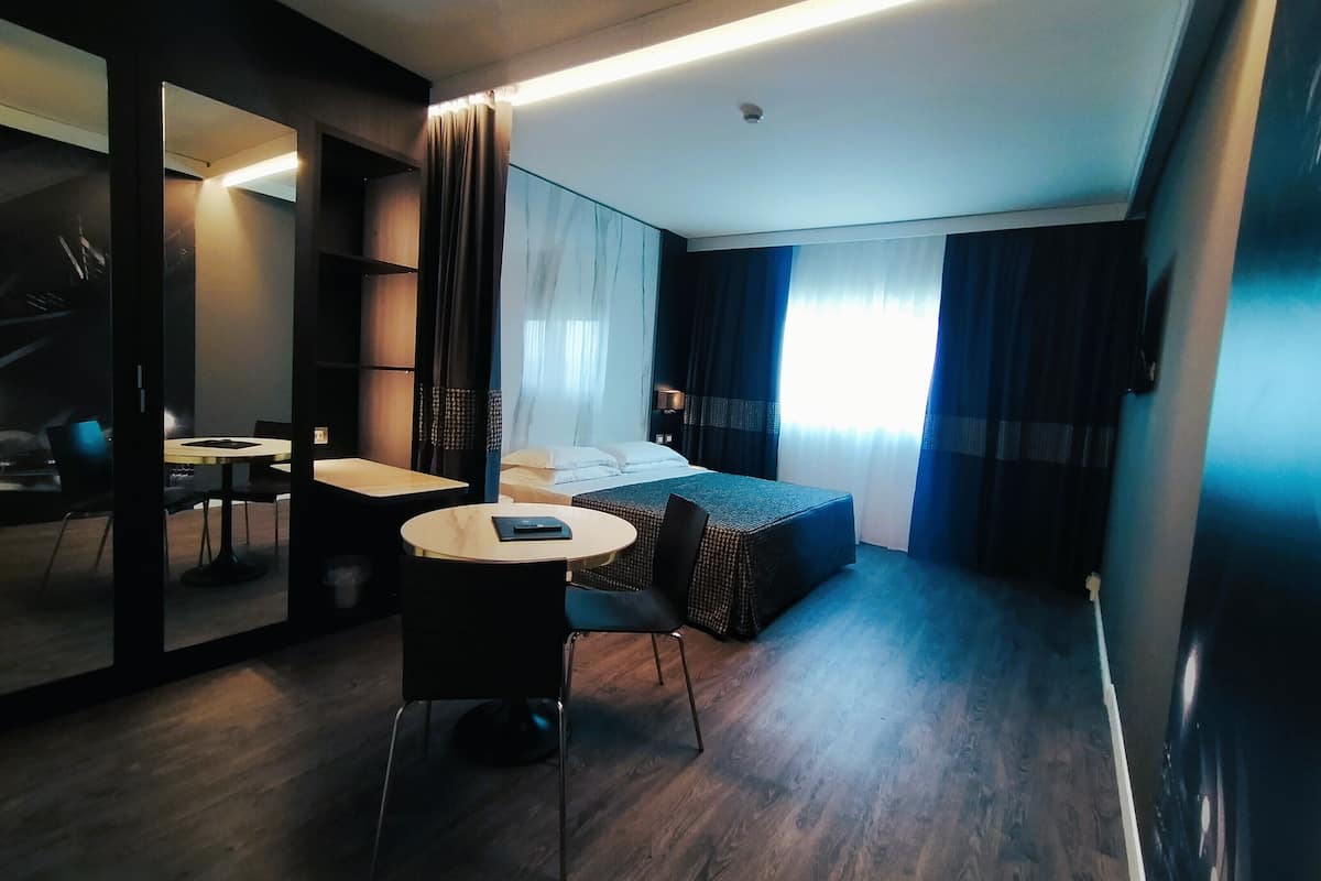 1 bedroom, down comforters, minibar, in-room safe