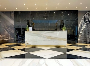 Breakfast, lunch and dinner served  - The Sydney Hotel (Bologna)