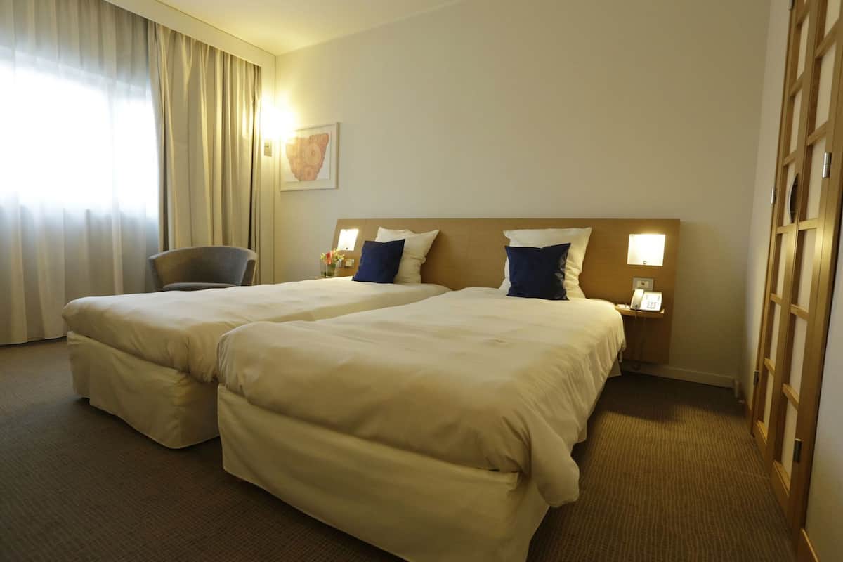 Down comforters, minibar, in-room safe, desk