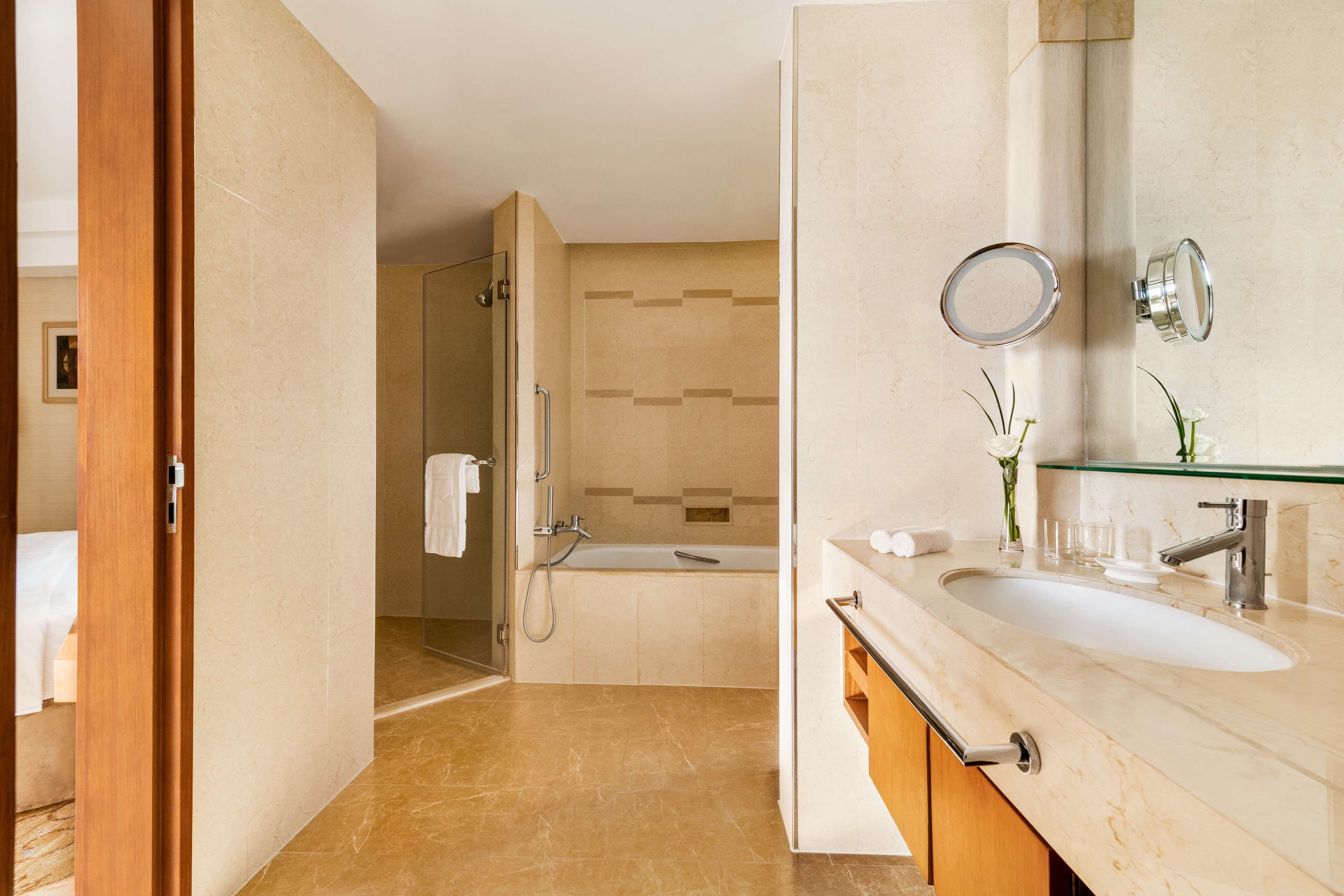 separate bathtub and shower, rainfall showerhead, free toiletries