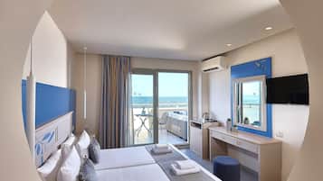 套房, 1 间卧室, 海景 (Open Air Jetted Tub) | 1 多间卧室、客房内保险箱、办公桌、隔音