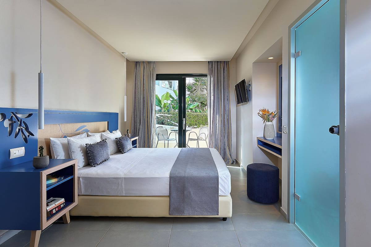In-room safe, desk, soundproofing, iron/ironing board