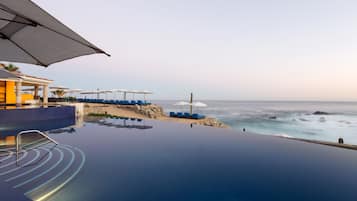 3 piscines extérieures, cabanons gratuits, parasols de plage