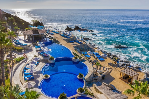 3 piscines extérieures, cabanas gratuites, parasols