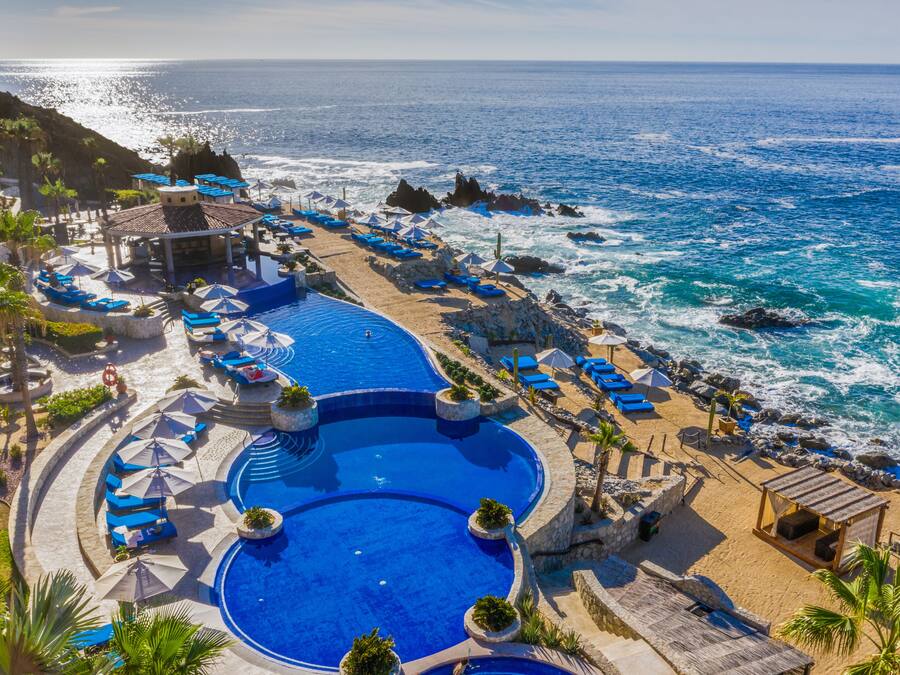 3 outdoor pools, free cabanas, pool umbrellas