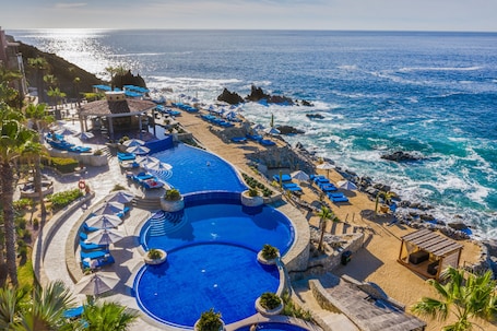3 outdoor pools, free cabanas, pool umbrellas